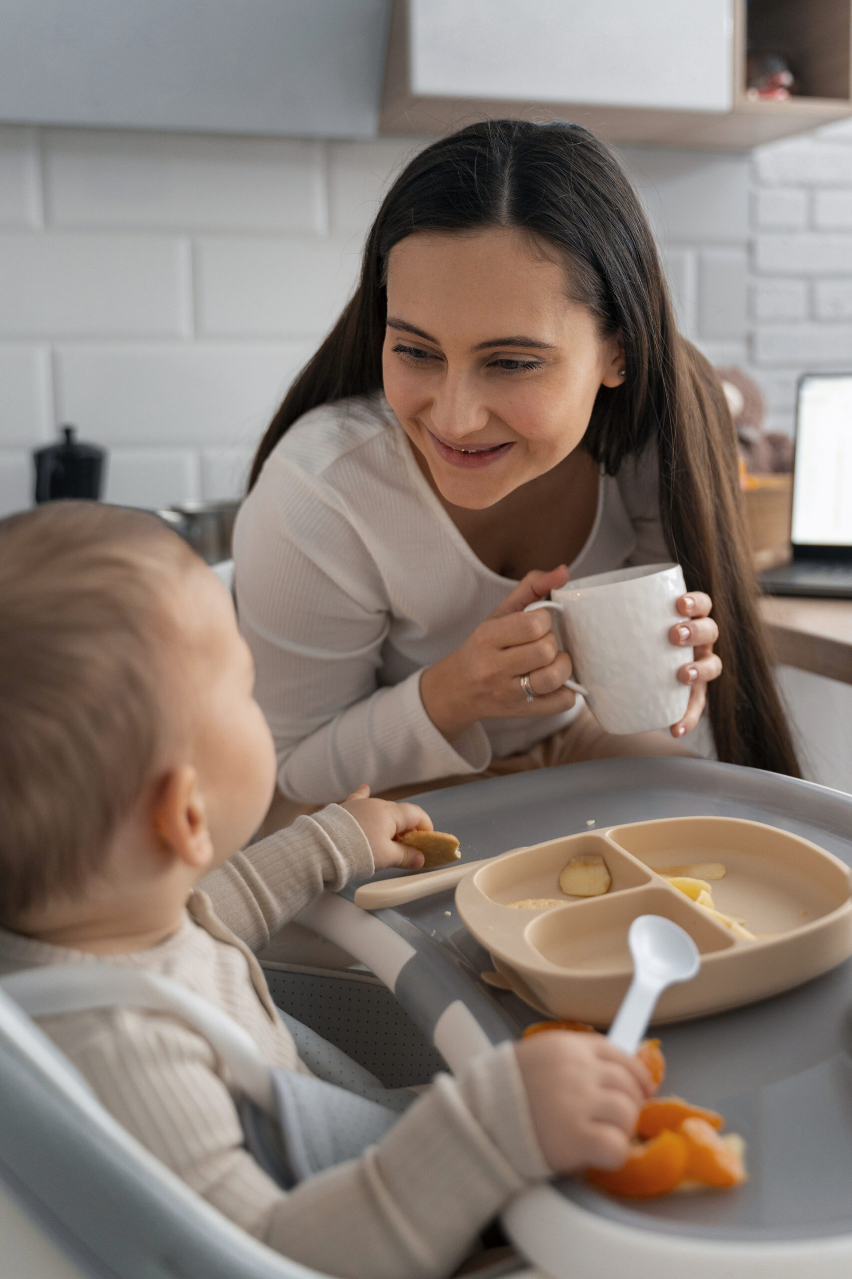 How to Introduce Solid Foods to a Baby How to Introduce Solid Foods to a Baby